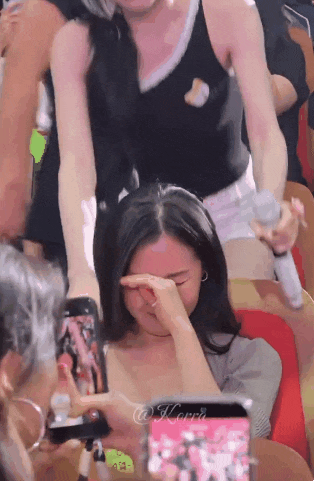 “암환자가 됐다” 채령 엄마 투병 고백 채령이 팬미팅에서 눈물 쏟은 이유