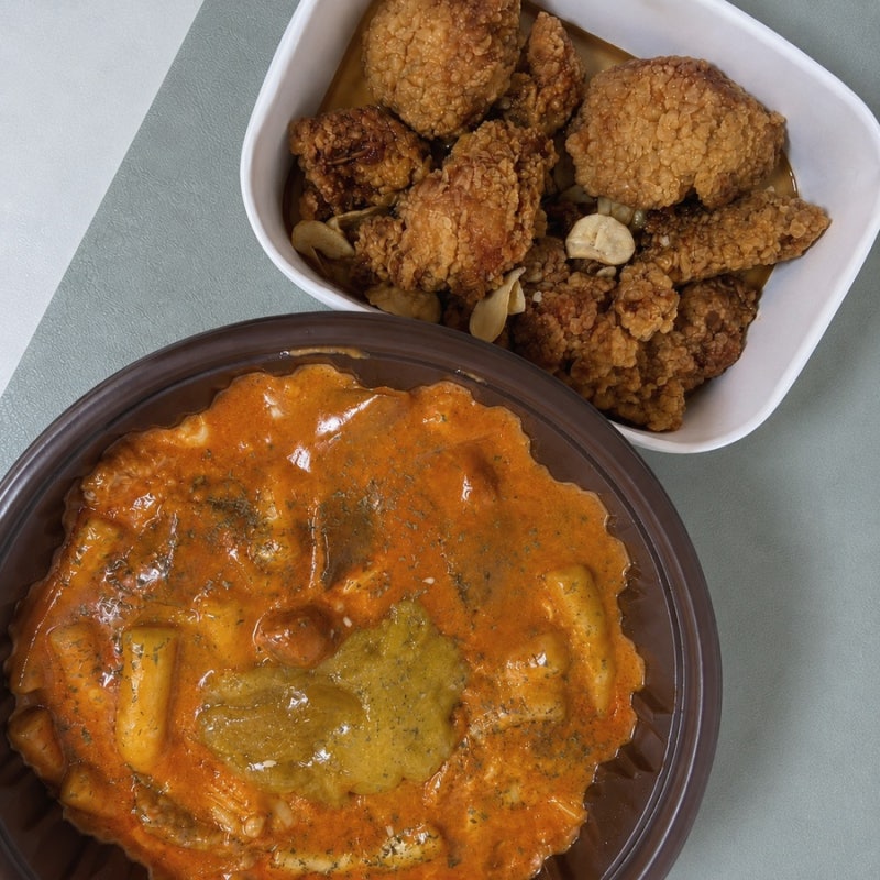 삼첩분식 불닭 호오박 인절미 떡볶이 후기 | 까르보불닭 같은 맛! 우삼겹/치즈 추가 추천 & 땡....