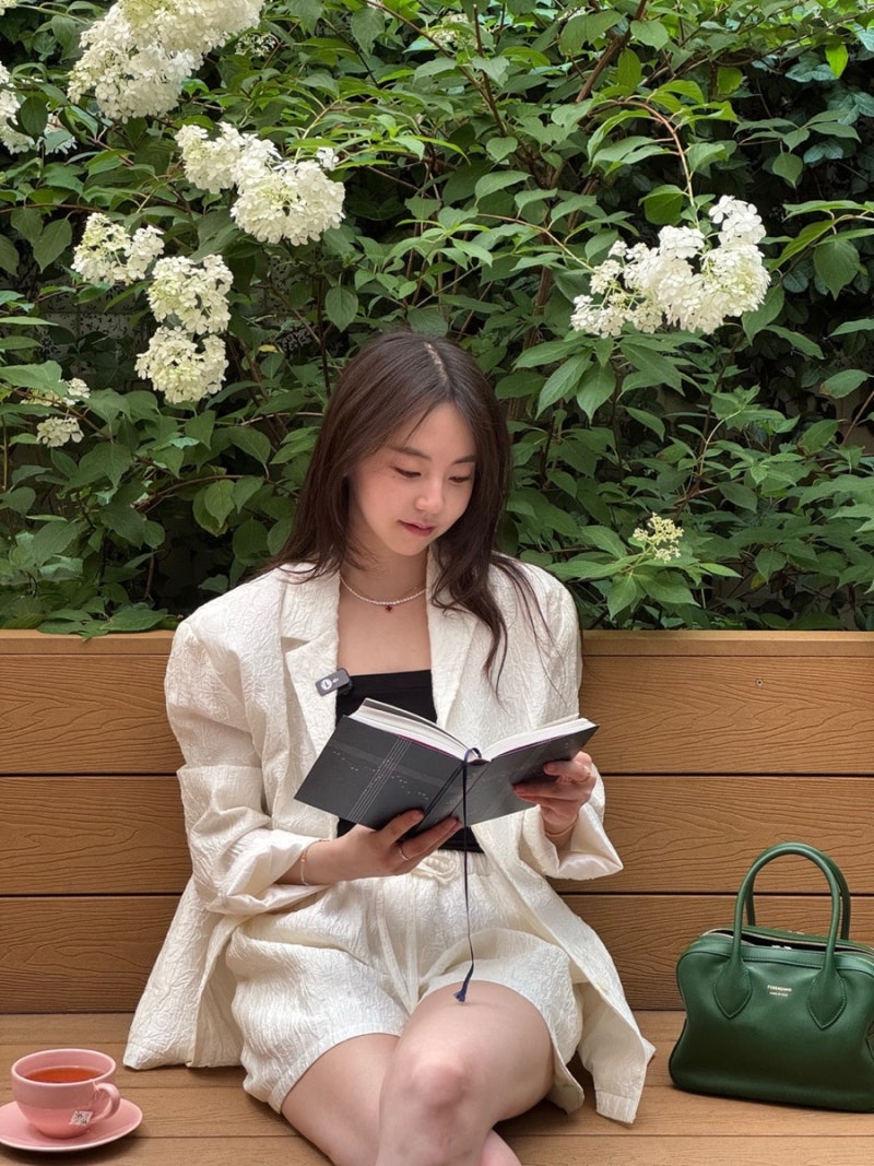 [패션/주얼리] 배우 안소희 목걸이 정보! 반클리프 앤 아펠 스위트 알함브라 커넬리언 착샷 & ....
