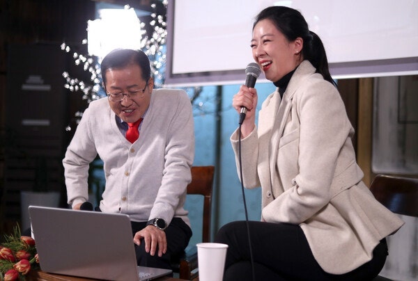 "줄 찾아 삼만리"라는 홍준표 vs "찢어지는 가난·서울대 미련, 콤플렉스가 만든 인신공격"