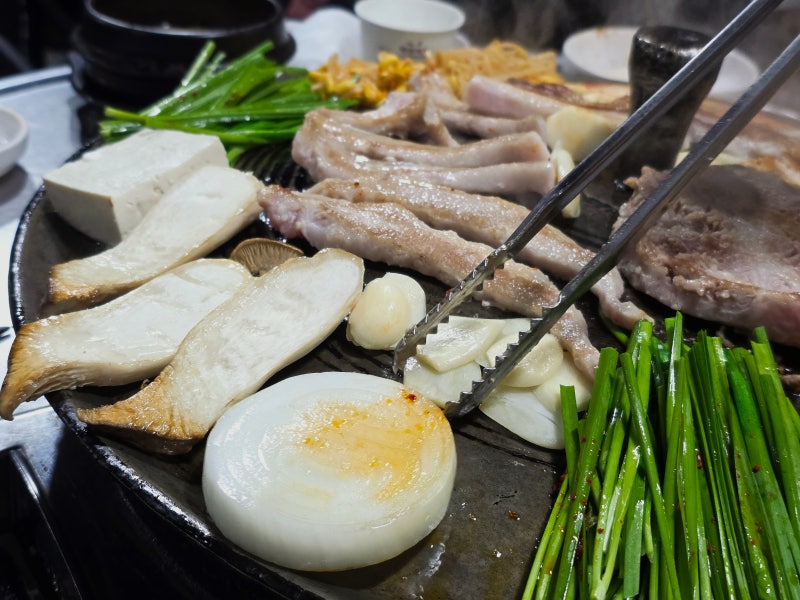오류동 맛집 꿀돼지솥뚜껑삼겹살 육즙 가득한 생삼겹살