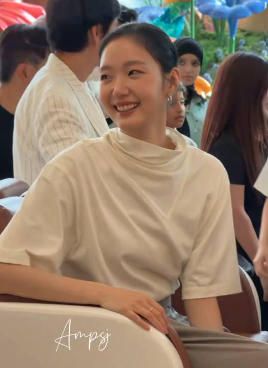 네스프레소 행사 김고은 룩