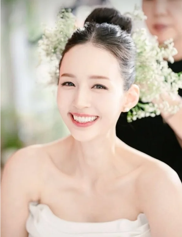 <b>KCM</b>, 이렇게 예쁜 아내를 13년이나 숨겼나…<b>방예원</b>, 눈부신 <b>드레스</b> 자....