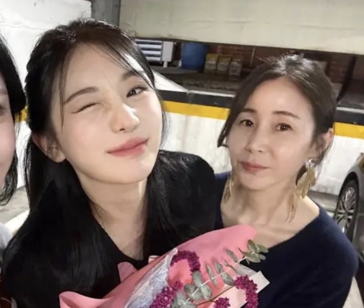 <b>채령</b> 팬미팅 오열 뒤 전해진 소식…<b>어머니 암 투병</b> 고백