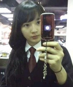 얼마나 예뻤길래.. 실물 보고 싶어서 화장실까지 따라왔다는 여가수 스웨이드 자켓