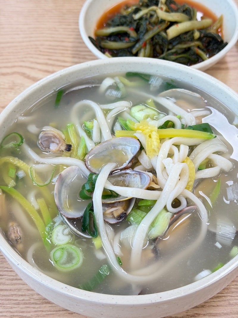 비봉 손칼국수 : 바지락칼국수, 열무김치 맛집!