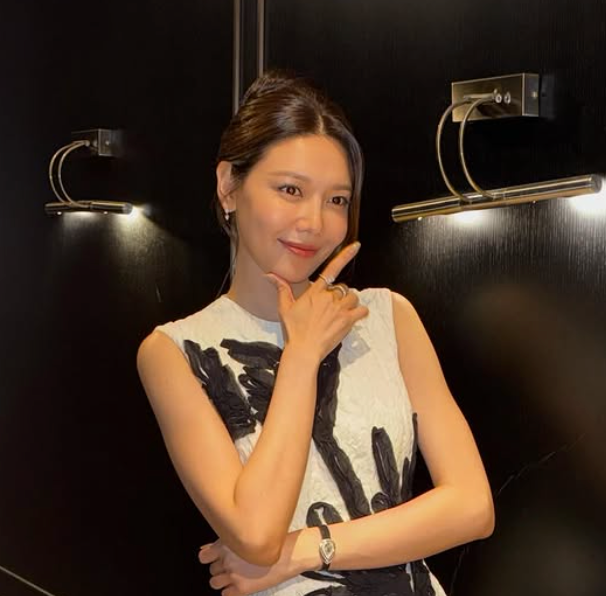 소녀시대 수영 립밤 "뭐길래 15년째 재구매?" 찾아봤더니 정체는 '이것'