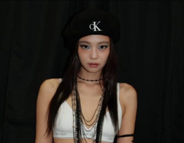 “그냥 노출인 줄 알았는데” <b>제니</b> 프로필 케이트 모스 오마주 캘빈....