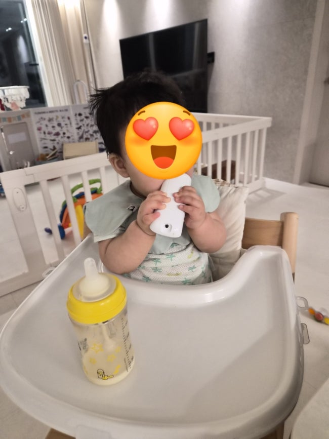 아기 물티슈 리모컨 화장품통 집착, 장난감 안 갖고 놀고 이것만 찾아요