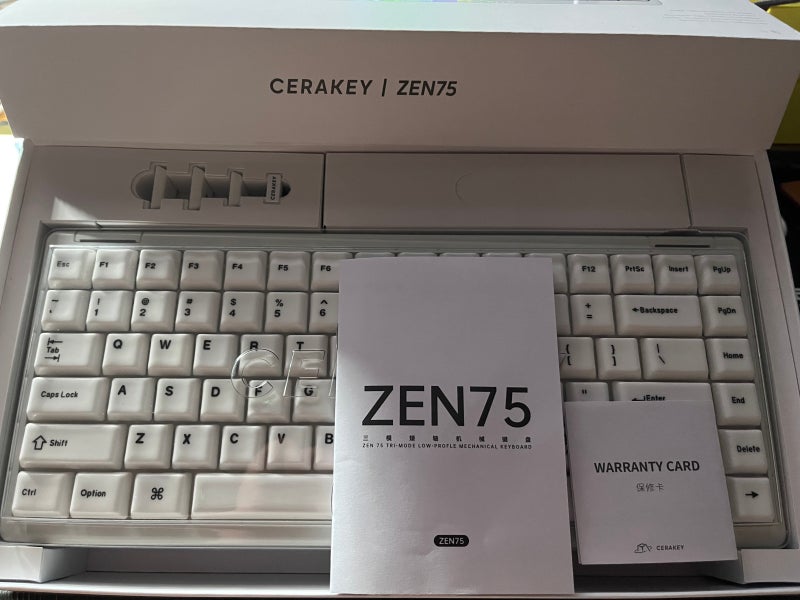 세라키 Zen75 리뷰 — 세라믹 키캡을 얹은 로우프로파일, 도자기가 내는 타건음