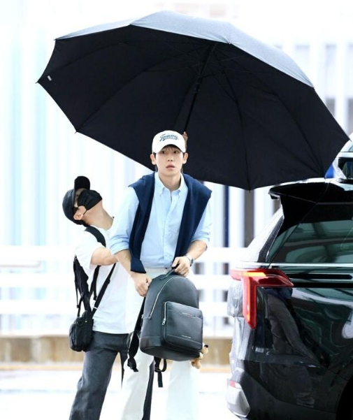 정해인 우산 갑질? 전국 형제들이 '합법적 노동'이라며 공감한 이유