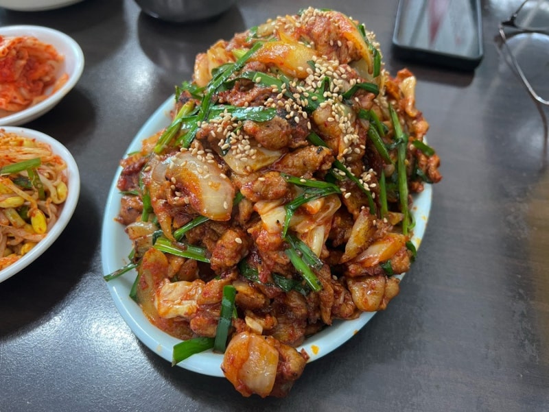 우장산역 맛집, 강서구 충북식당 제육볶음 백반 웨이팅 후기