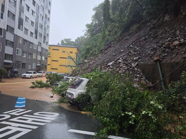 <b>거제 산사태</b> 발생, 기록적인 폭우