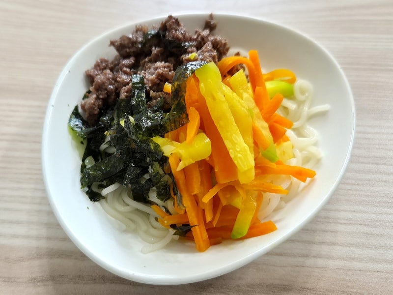 [돌아기 유아식] 손으로 냠냠! 아기 자기주도 식단에 제격인 저염 소고기 야채 비빔국수 레시....