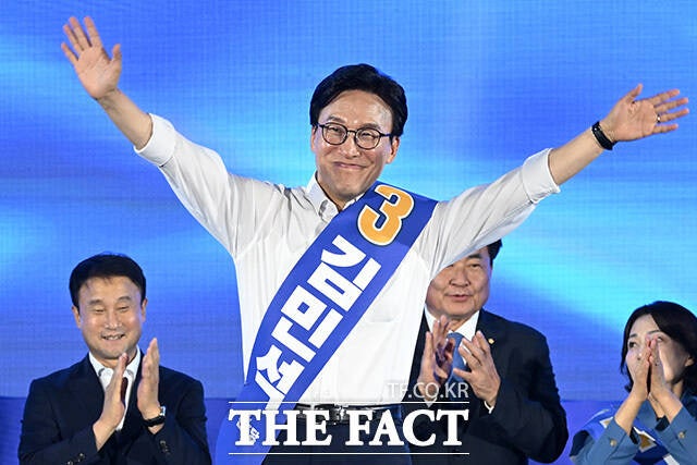 <b>김민석</b> 프로필 총정리｜학력부터 국무총리 이력, 2026 <b>민주당 당대표</b>....