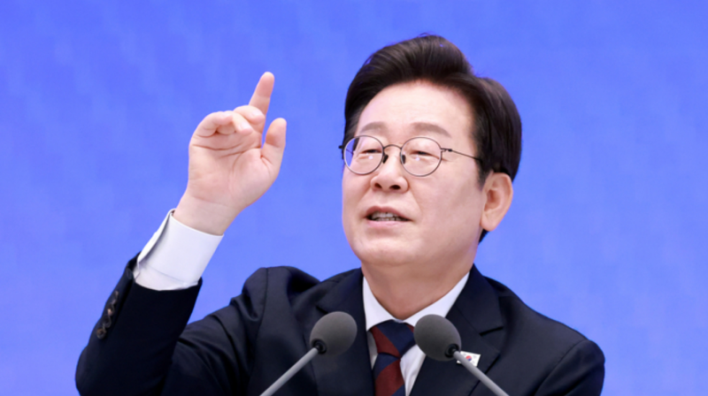 [긴급뉴스] 이재명 임기 단축·4년 중임제 개헌론 급부상…광복절 직후 정치권이 술렁이는 진....