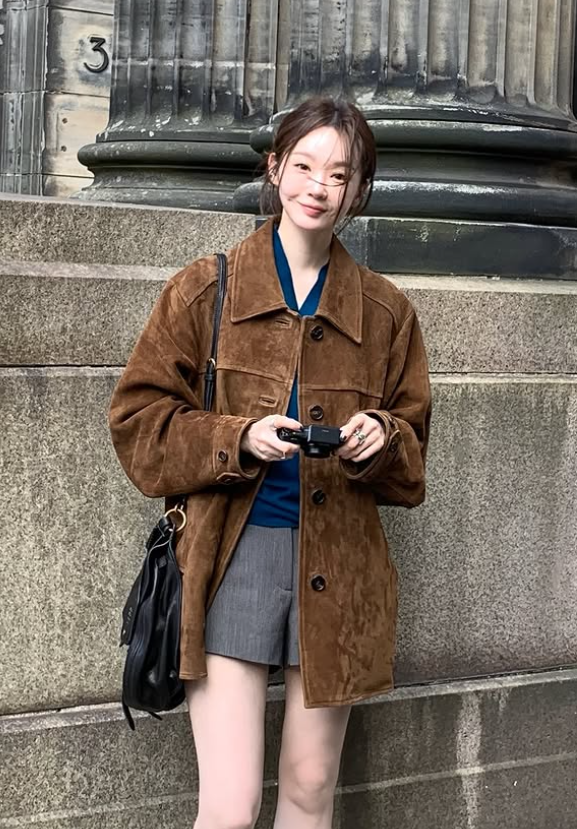 강민경 스코틀랜드 여행사진 난리더니 발끝에 신은 운동화는 의외로 11만원대