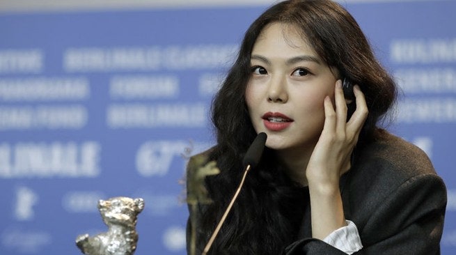 김민희 흰머리 그대로 노출, 계산된 선택이었던 이유