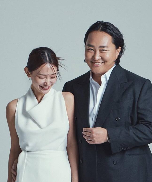 "중국 재벌설까지 돌았다" <b>조째즈 미모의 아내</b> 사진 <b>공개</b>에 임영웅....