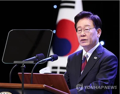 李대통령 지지도 43.0%로 취임 후 최저…與 47.9%·국힘 33.1%[리얼미터]