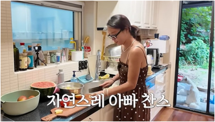 “이 폭염에 강아지를 밖에?” 황정음 반려견 영상에 갑자기 쏟아진 걱정, 무슨 장면이었나