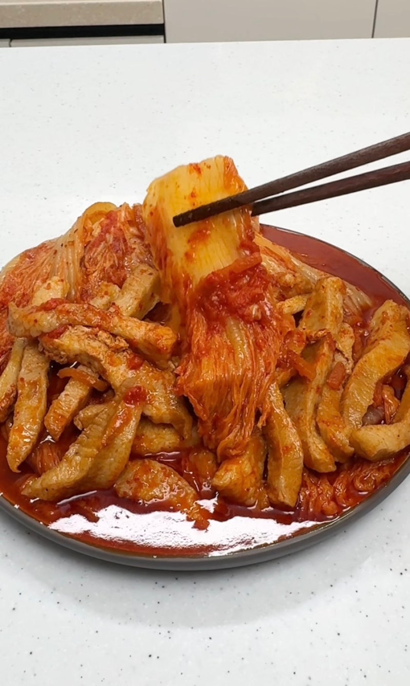 [진이키친 레시피 및 김치공구오픈] 밥도둑 끝판왕! 화제의 강민경 항정살 김치찜 레시피 (fe....