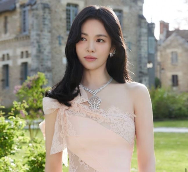 송혜교, 핑클 이진과 여전하네···원조 얼짱女들의 우정