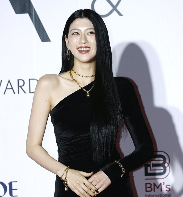 "의료진 권고로 휴식"…'성시경과 열애설' 미요시 아야카, 영화 '타짜4' 제작보고회 갑작스러....