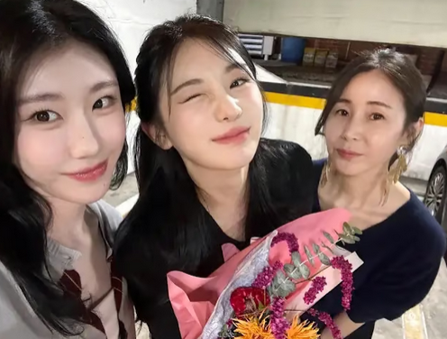 채령 팬미팅서 엄마 안고 오열…이채연·채령 자매 어머니 암 투병 고백