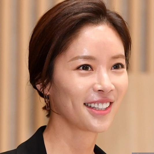 황정음 나무위키 프로필 : 키 나이 고향 재산 가족관계 인스타 근황까지 총정리!