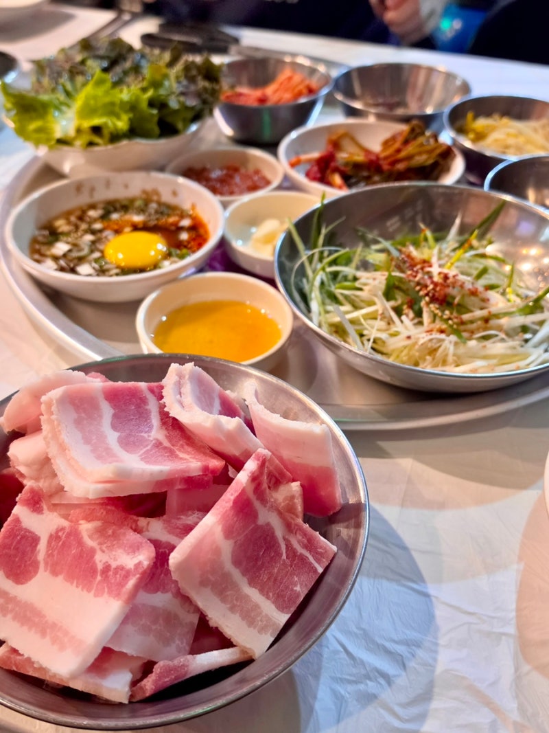 [압구정 맛집] 압구정 냉삼 맛집 미쓰냉삼, 분위기까지 좋았던 냉삼 맛집