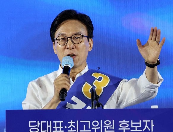 민주당 당대표 선출된 김민석…좌절에서 도전으로 40년 그의 정치적 여정과 야망