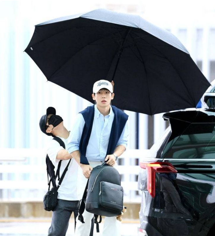 "엄마가 만들어준 내 따까리".. 정해인, 공항 매니저 정체에 유재석도 부러워한 이유
