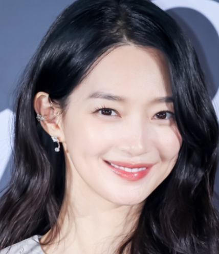 신민아 김우빈 프로필 고향 학력 재산 나이 사건사고 가족 키 배우자 차