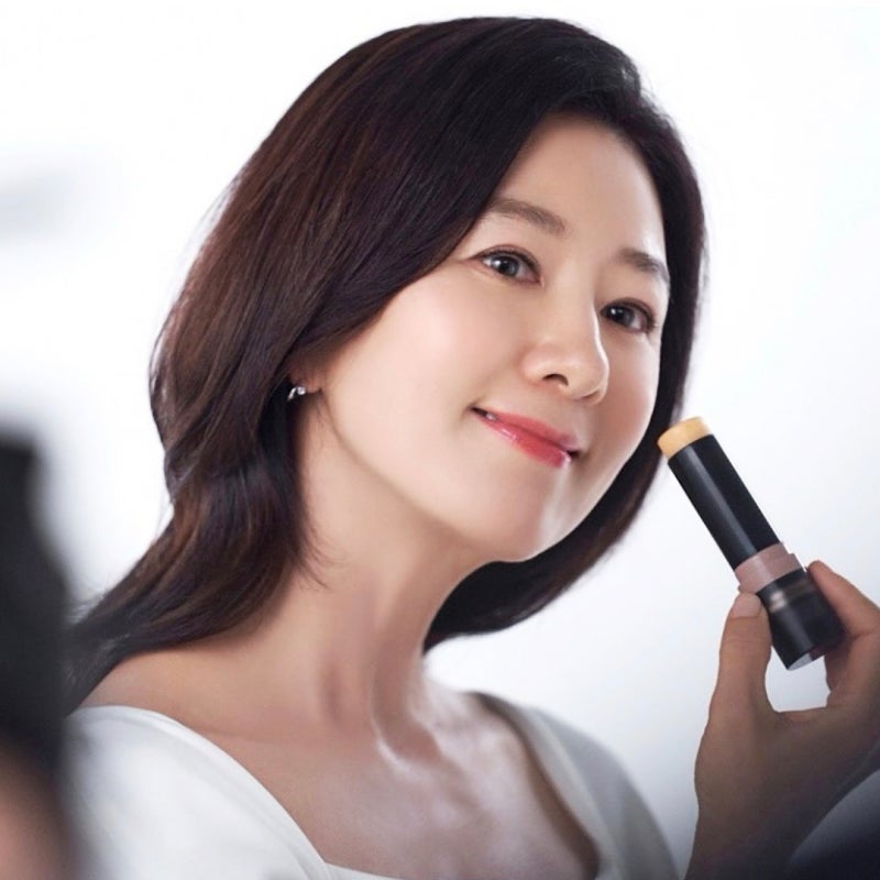 '우아함 끝판왕' 59세 김희애, 따라입고 싶은 50대하객룩