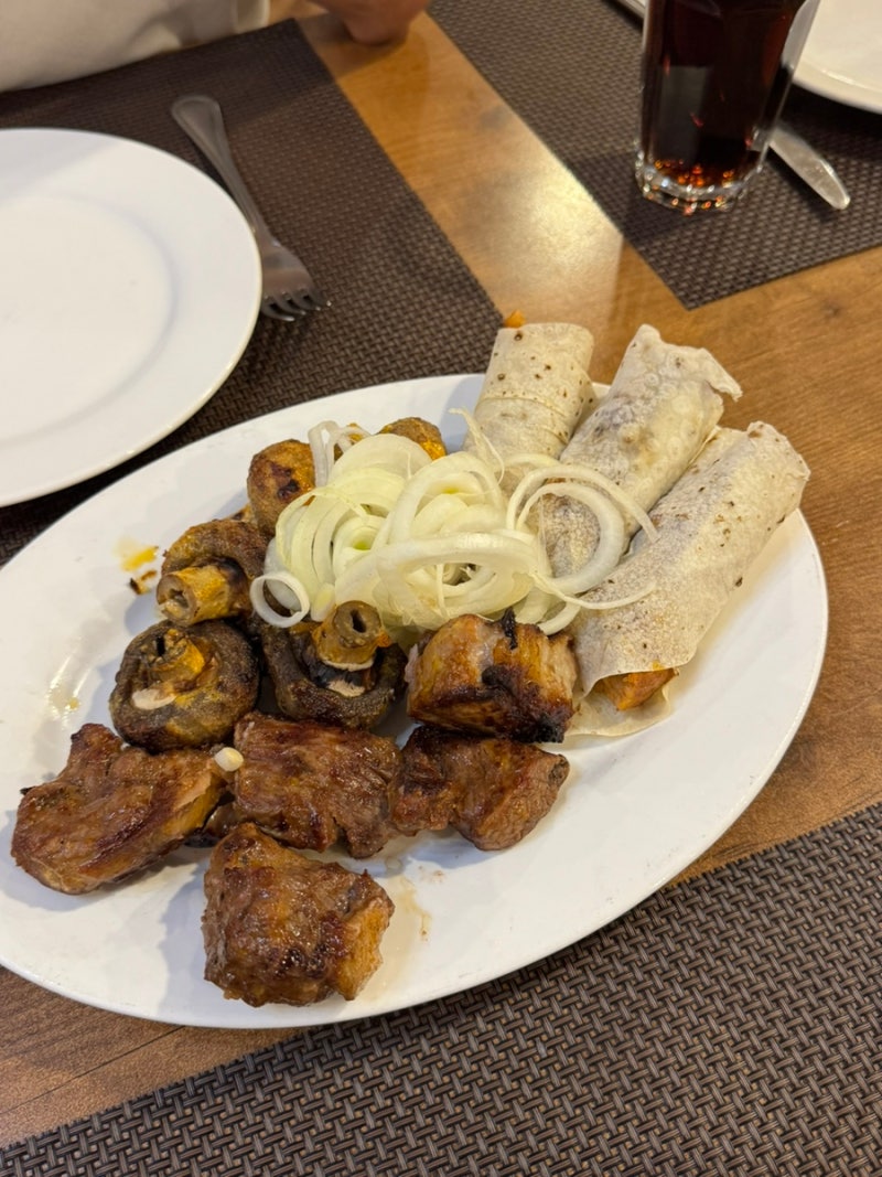 I Live Alone: Jun Hyun-moo's honest review of Venezia, a lamb restaurant in Almaty, Kazakhstan