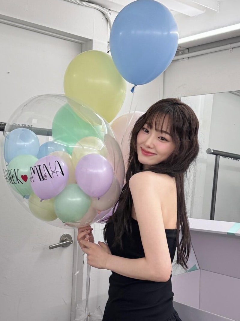 강미나 시구 미소에 야구팬들 뒤집어졌다 "이건 반칙 아니냐" 실검 폭발한 이유