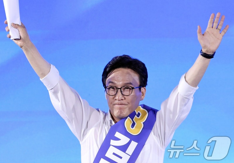 더불어민주당 김민석 대표 프로필