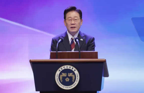 "결국 최저치 찍었다" 이재명 대통령 지지율 43% 곤두박질.. 민심 등돌린 원인은? [리얼미터]