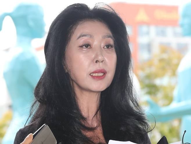 "매월 300만 원은 그냥 준 돈?!" 2억 피소 김부선, 아파트 가압류까지 당한 충격 상황