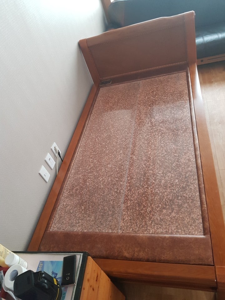 흙침대·돌침대는 무조건 딱딱하다? 직접 누워보면 생각이 달라질 수 있습니다.