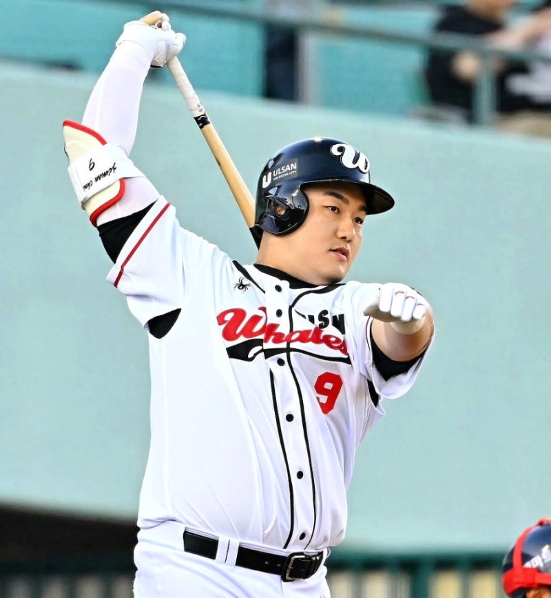 [울산 웨일즈] "후배들 자리 뺏는 것 같아 괴롭다" MLB 67홈런 때려넣고 신인드래프트 참가 앞....