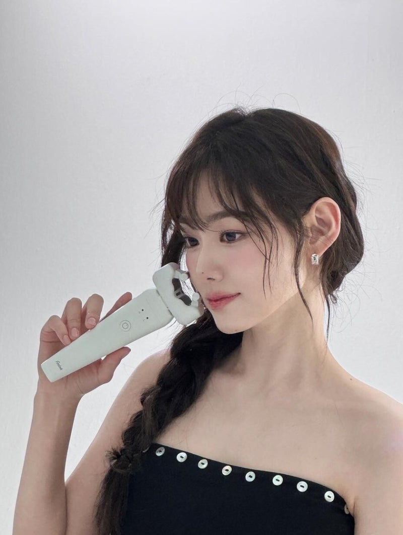 강미나 시구가 던진 공보다 더 화제된 건 따로 있었다…"표정 한 컷"이 만든 조회수의 비밀