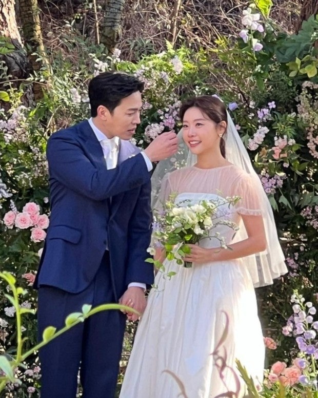 소진은 30만원대 웨딩드레스, 혜리는 1300만원 샤넬…결혼식서 벌어진 가격 반전