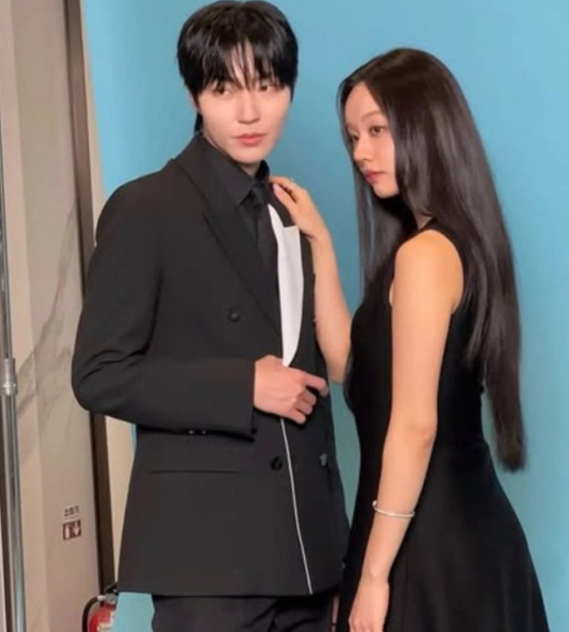 황인엽·혜리, 종영 이틀 앞두고 올린 손잡은 사진 한 장…35세·32세 두 배우가 고른 이모티콘....