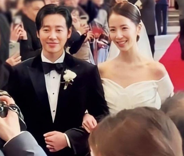 김동욱 아내, 비연예인인 줄 알았는데... 소녀시대 될 뻔한 스텔라 김