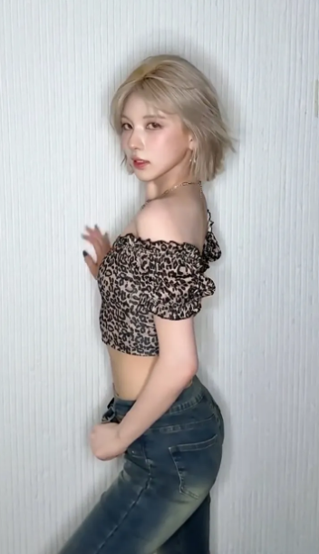 [비스크돌][TOUCH 로우라이즈 부츠컷 데님팬츠] 아이돌 엔믹스 배이 청바지 정보