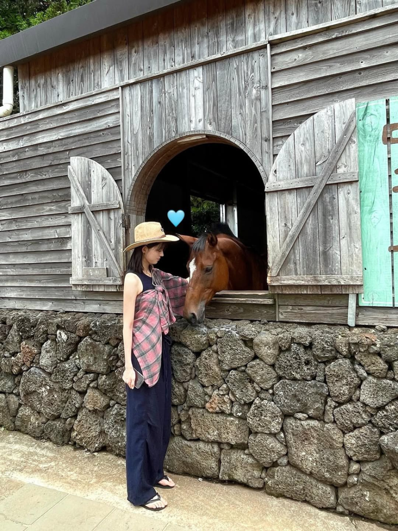 송혜교 닮은꼴 신인배우 전소영, 걸그룹 무산에서 넷플릭스 1위까지 1년 6개월 기록