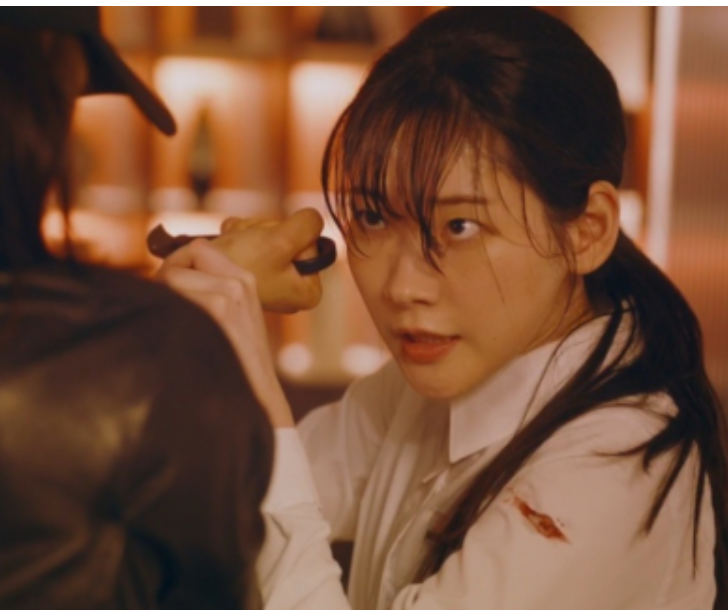 공효진과 정체도 모른 채 칼 겨눴다…조윤수, 유부녀 킬러 액션 본색 '문머루' 첫 등장부터 ....