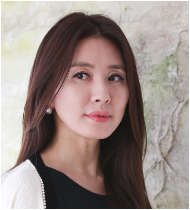 “1년에 딱 한 번 받아요”…55세 이일화, 10살 어려 보인다는 동안 비결 직접 밝혔다
